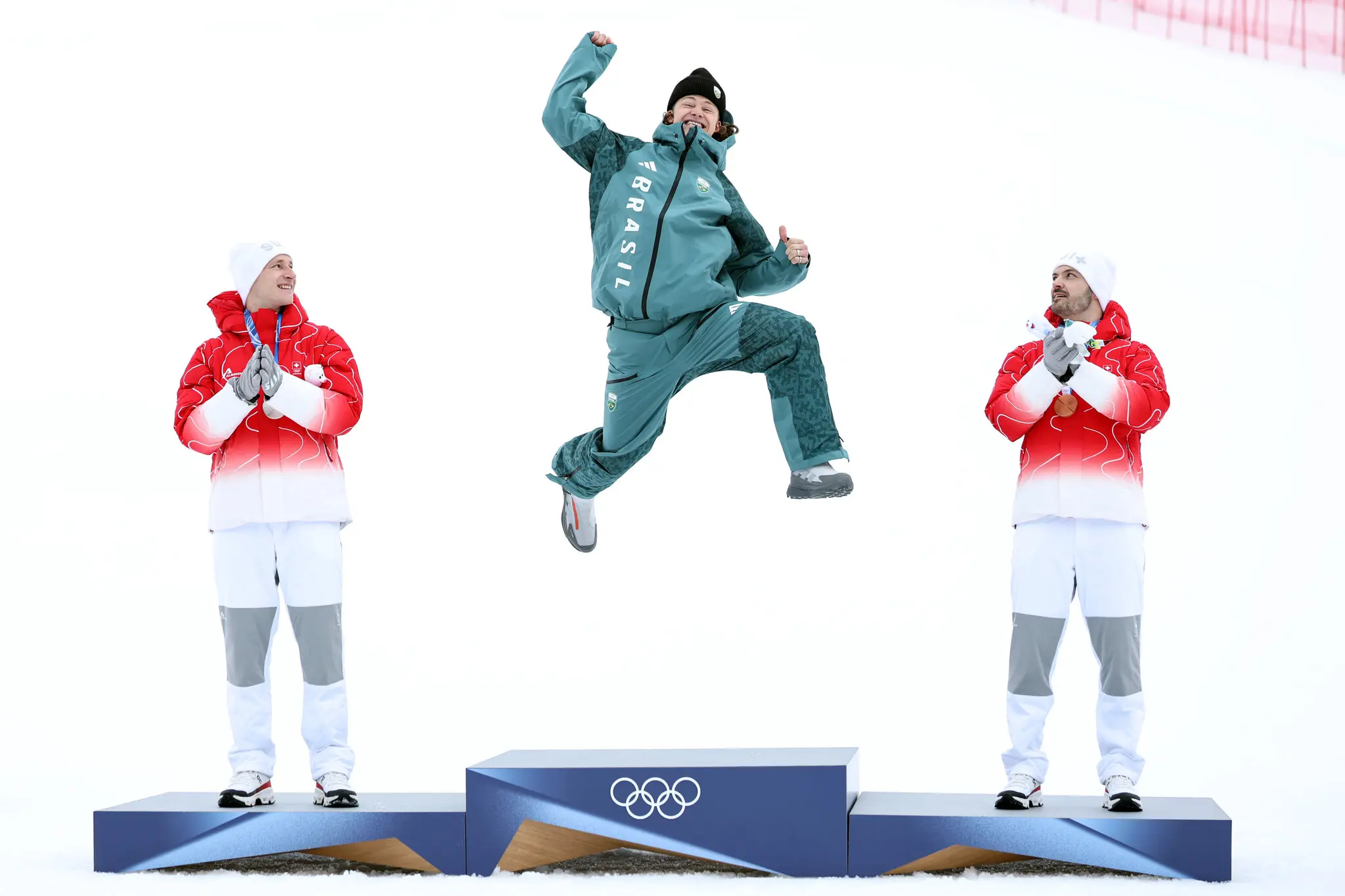 14int-olympics-firstgolds-02-lfjc-superJumbo